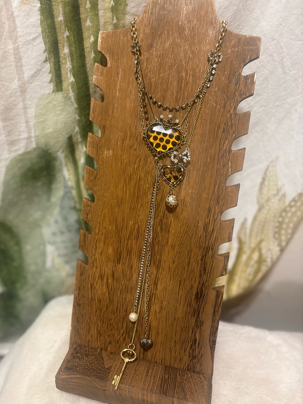 Vintage Betsey Johnson Gold-Tone Layered Heart & Key Pendant Necklace - 🌵